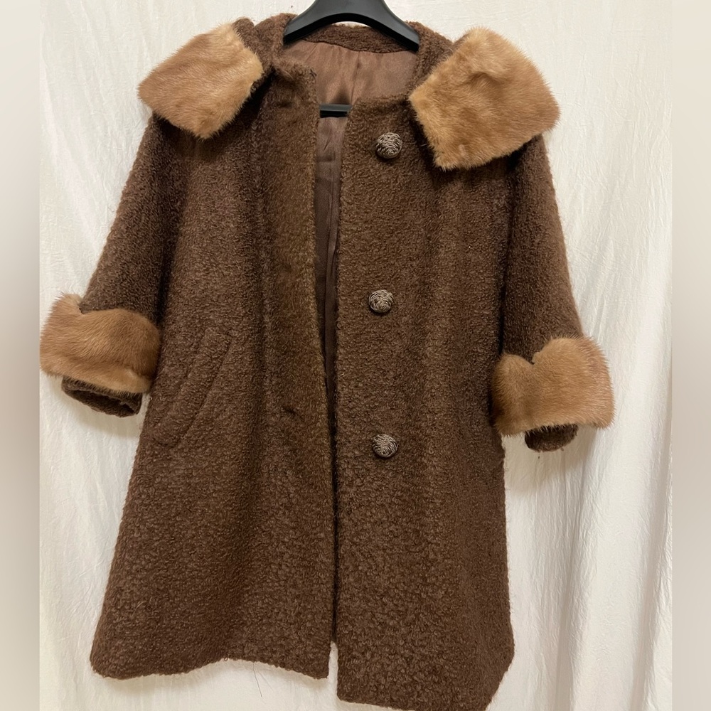Vintage jacket 3 1/4 fur sleeve and shoulder union labor  (ILGWU)